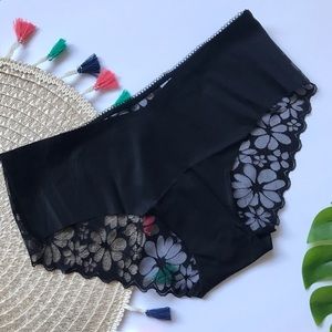Victoria’s Secret No-Show Hiphugger Panty